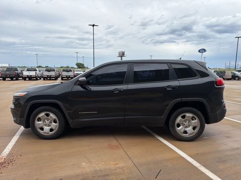 Used 2016 Jeep Cherokee Sport FWD image 6