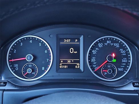 Used 2017 Volkswagen Tiguan Limited w/ Premium Package image 25