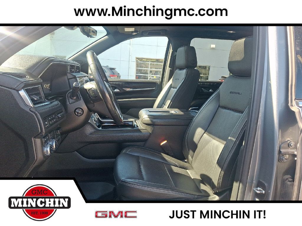 Used 2022 GMC Yukon XL Denali w/ Denali Premium Package AWD/4WD image 15