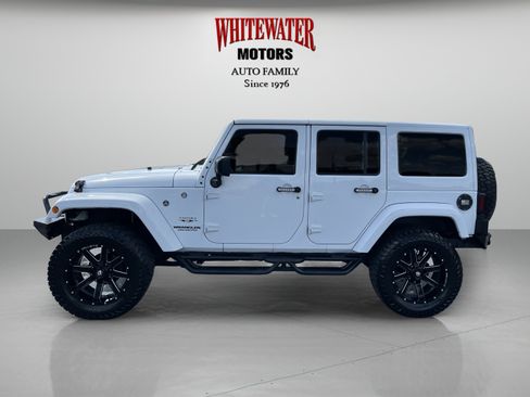 Used 2017 Jeep Wrangler Unlimited Sahara w/ Connectivity Group AWD/4WD image 2