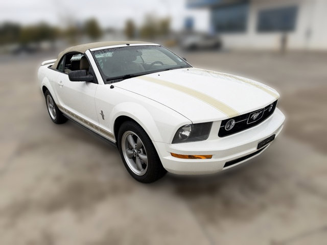 Used 2006 Ford Mustang Convertible RWD image 3