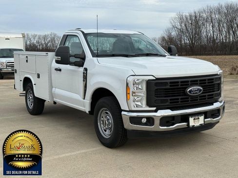 Used 2023 Ford F250 XL w/ XL Chrome Package image 3