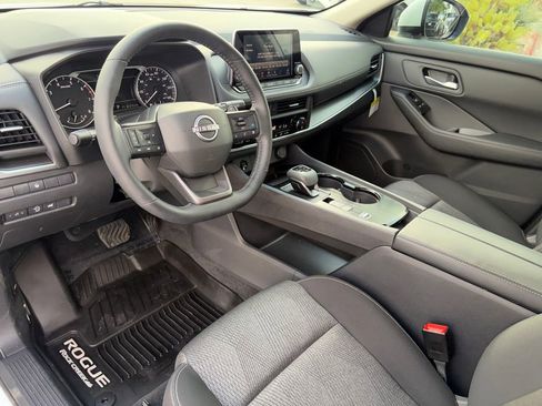 Used 2026 Nissan Rogue SV FWD image 8