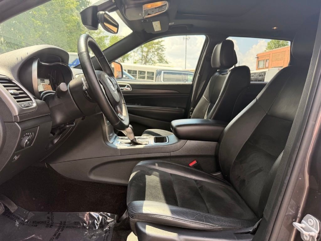 Used 2017 Jeep Grand Cherokee Altitude AWD/4WD image 9