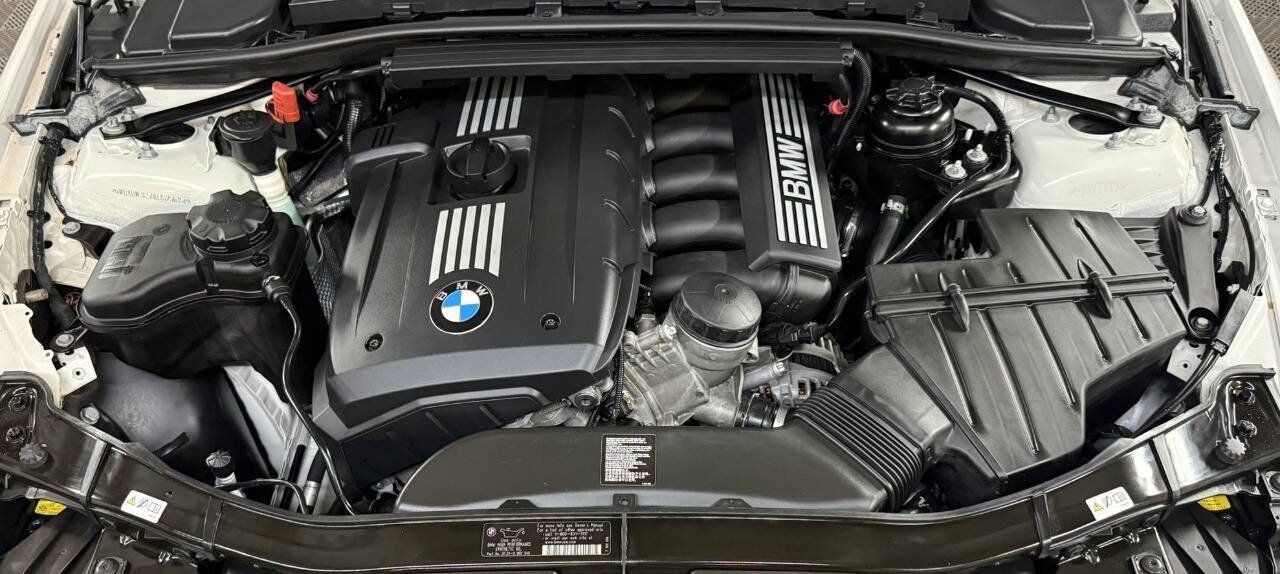 Used 2013 BMW 328i Convertible RWD image 31