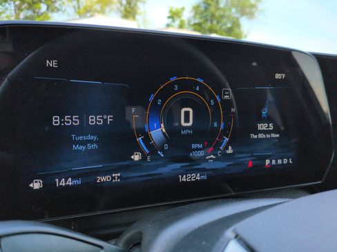 Certified 2025 Chevrolet Equinox LT w/ Safety and Technology Package AWD/4WD image 11