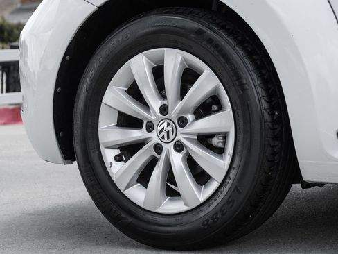 Used 2018 Volkswagen Beetle 2.0T S FWD image 46