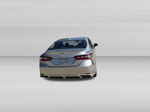 Used 2022 Toyota Camry SE w/ Carpet Mat Package (TMS) FWD image 5
