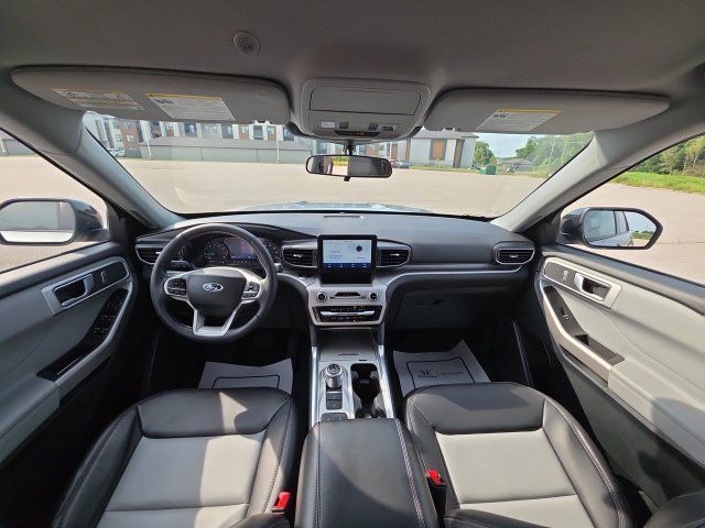 Used 2024 Ford Explorer XLT w/ Equipment Group 202A RWD image 27