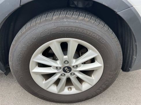 Used 2020 Kia Sorento LX image 7