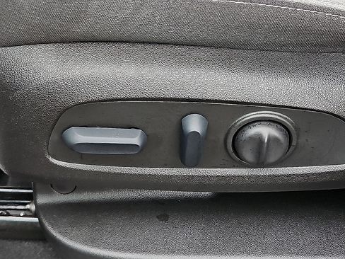 Used 2022 Chevrolet Equinox LT FWD image 25