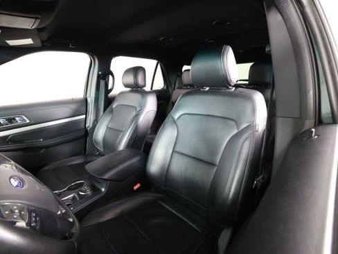 Used 2017 Ford Explorer XLT w/ Equipment Group 202A image 11
