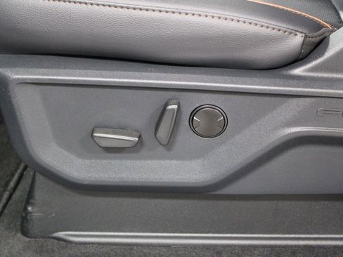 New 2026 Ford F250 Lariat w/ Black Appearance Package image 23