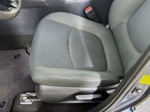 Used 2019 Toyota RAV4 LE AWD/4WD image 18
