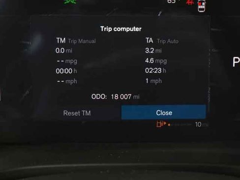 Certified 2025 Volvo XC40 B5 Plus image 24