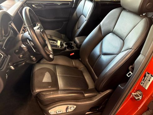 Used 2022 Porsche Macan Base image 13