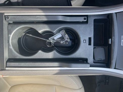 Used 2013 Lincoln MKZ Base image 12