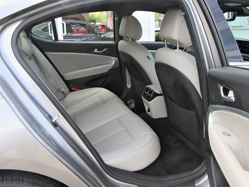 Used 2022 Genesis G70 2.0T image 25