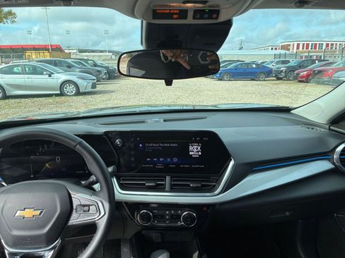 Used 2025 Chevrolet Trax LT w/ LT Convenience Package FWD image 31