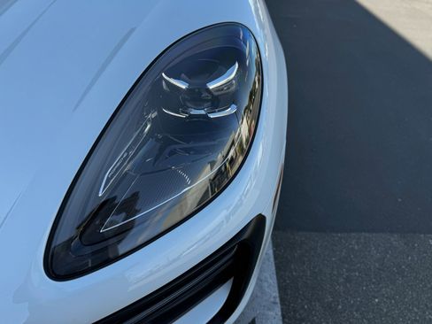 Certified 2026 Porsche Macan AWD/4WD image 13
