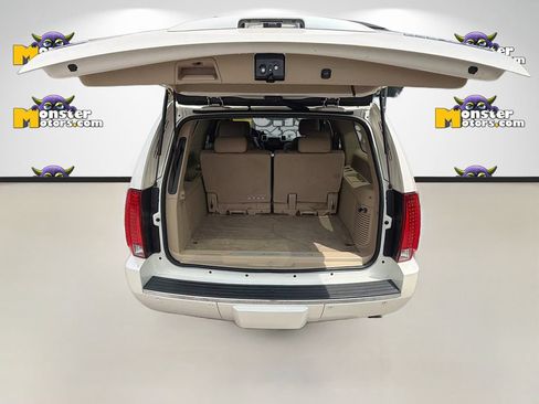 Used 2011 Cadillac Escalade ESV Premium RWD image 32