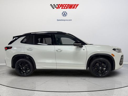 New 2026 Volkswagen Tiguan SE R-Line AWD/4WD image 4