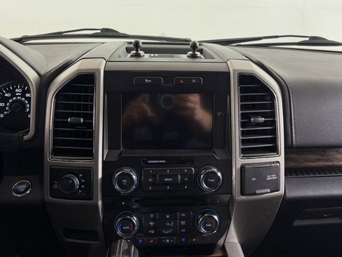 Used 2018 Ford F150 Lariat image 21