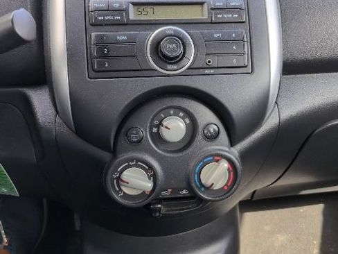 Used 2014 Nissan Versa SV FWD image 13