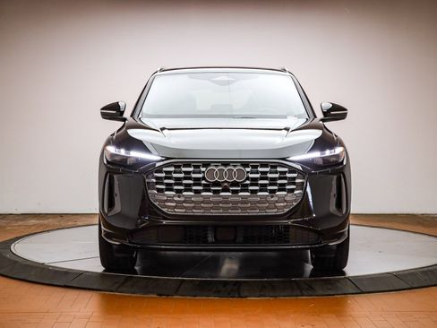 Certified 2025 Audi Q5 Premium Plus w/ Premium Plus image 2