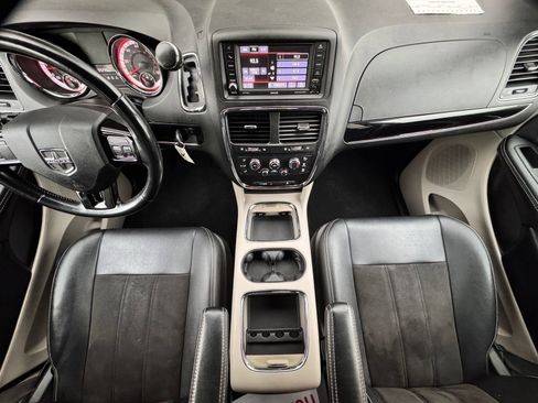 Used 2019 Dodge Grand Caravan SXT image 21