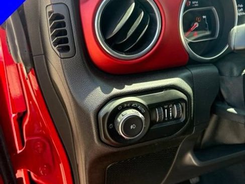 Used 2018 Jeep Wrangler Unlimited Rubicon AWD/4WD image 12