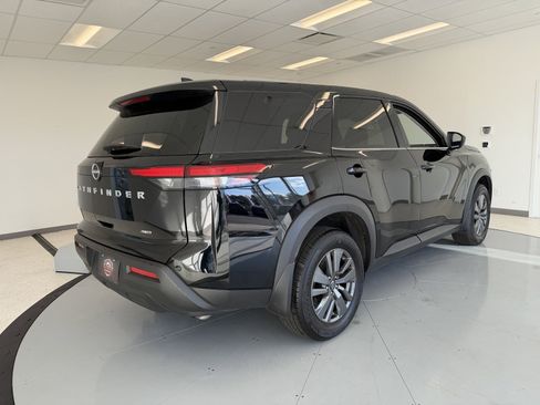 Used 2024 Nissan Pathfinder S image 62