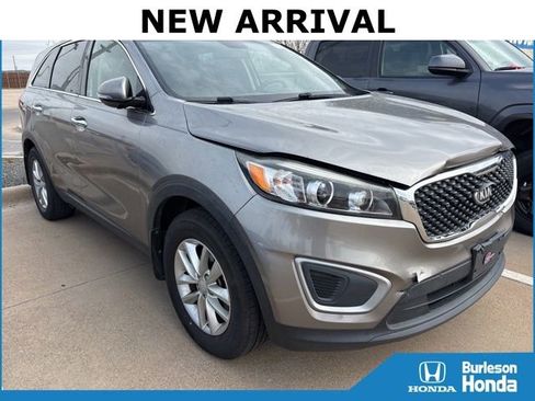 Used 2018 Kia Sorento L image 3