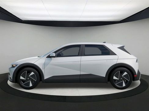 New 2026 Hyundai Ioniq 5 SE image 3