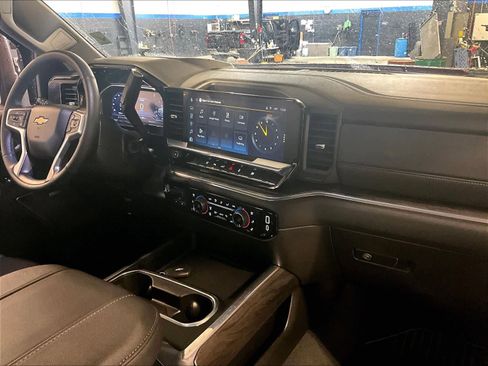 Used 2025 Chevrolet Silverado 2500 LTZ w/ LTZ Premium Package image 14