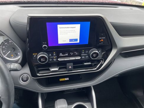 Used 2024 Toyota Highlander XLE image 18