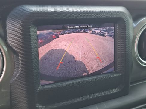 Used 2018 Jeep Wrangler Unlimited Sahara w/ LED Lighting Group image 25