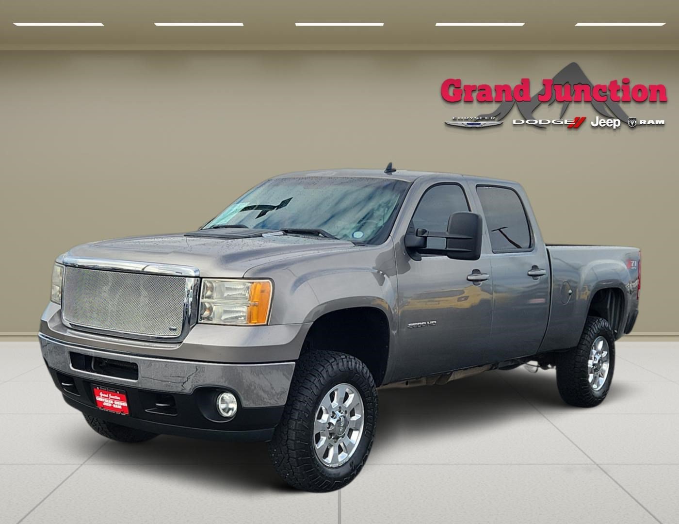 Used 2012 GMC Sierra 2500 SLE w/ SLE Preferred Package AWD/4WD image 3