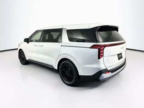 Used 2025 Kia Carnival FWD image 5