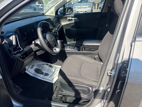 Used 2023 Kia Sportage LX AWD/4WD image 9