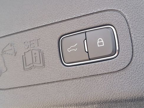 Used 2025 Lincoln Aviator 2WD image 10