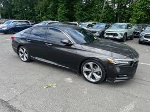 Used 2018 Honda Accord Touring image 3