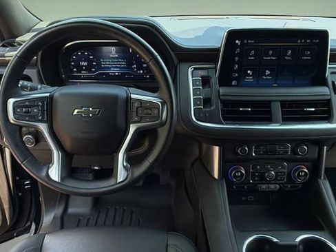 Used 2023 Chevrolet Suburban Z71 w/ Luxury Package AWD/4WD image 12