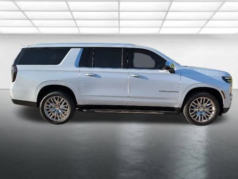New 2026 Chevrolet Suburban Premier w/ Sun And Tow Package image 39