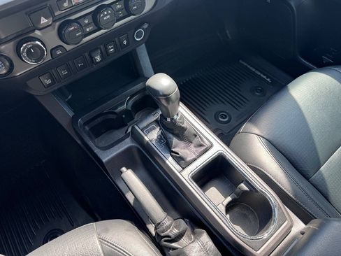 Used 2019 Toyota Tacoma TRD Off-Road AWD/4WD image 22