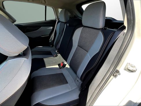 Used 2022 Subaru Crosstrek 2.0i Premium w/ Moonroof Package image 18