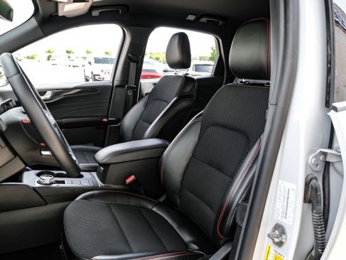 Used 2025 Ford Escape ST-Line Select AWD/4WD image 28