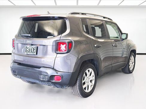 Used 2017 Jeep Renegade Latitude image 4