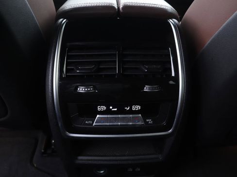 Used 2022 BMW X7 M50i image 14