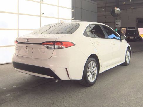 Used 2021 Toyota Corolla LE w/ LE Convenience Package image 6